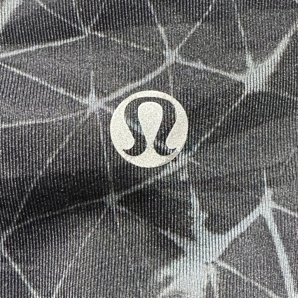 Lululemon Women's 2 Luxtreme Running Leggings Pants Geometric Capri Zip Pocket - Picture 3 of 5